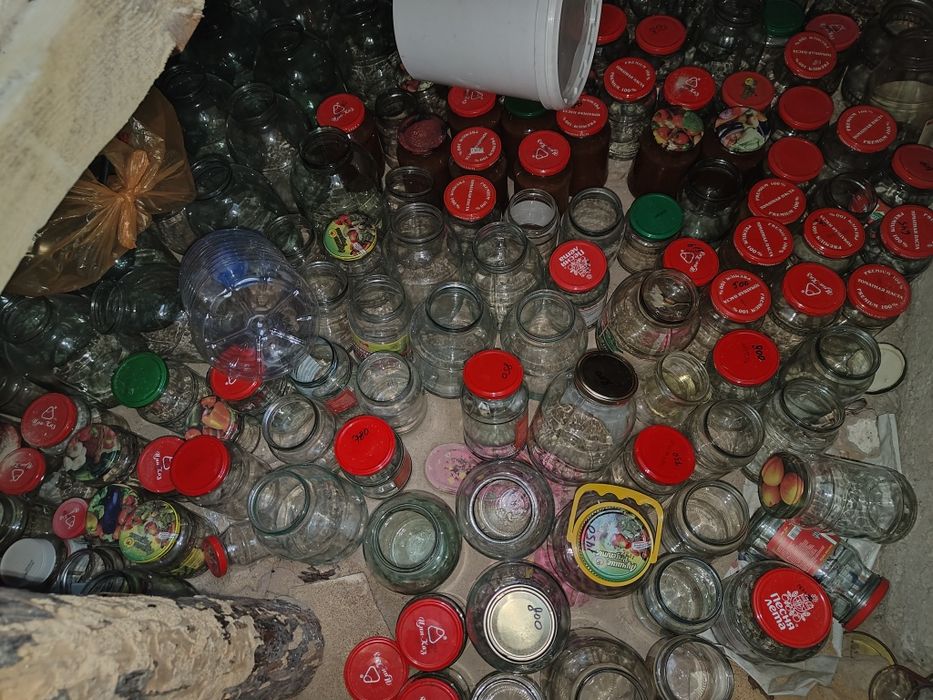 Продаю банки 1 л и 3 л