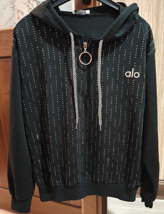 Блестящ дамски комплект с камъчета