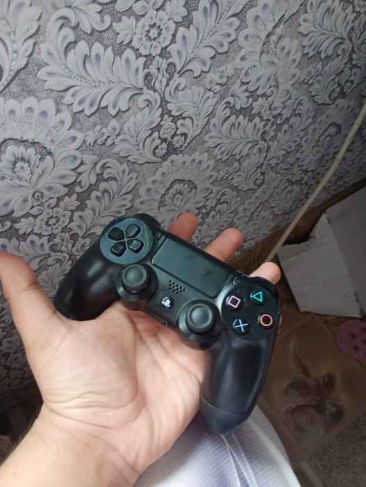 Продавам Джойстик за ps4