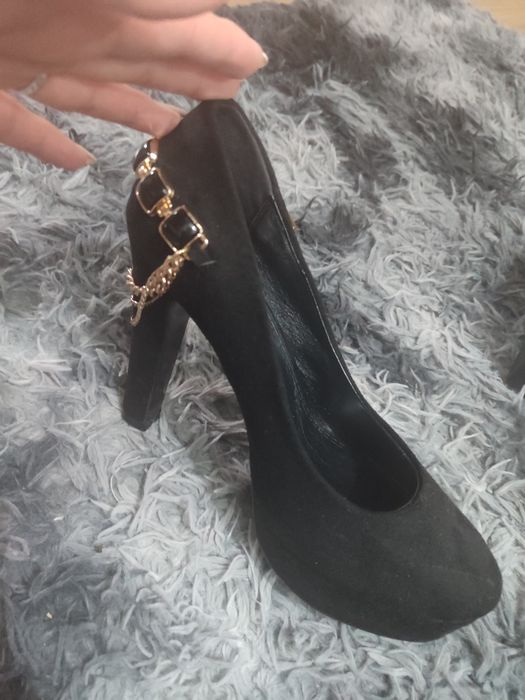 Продам туфли новые, очень красивые