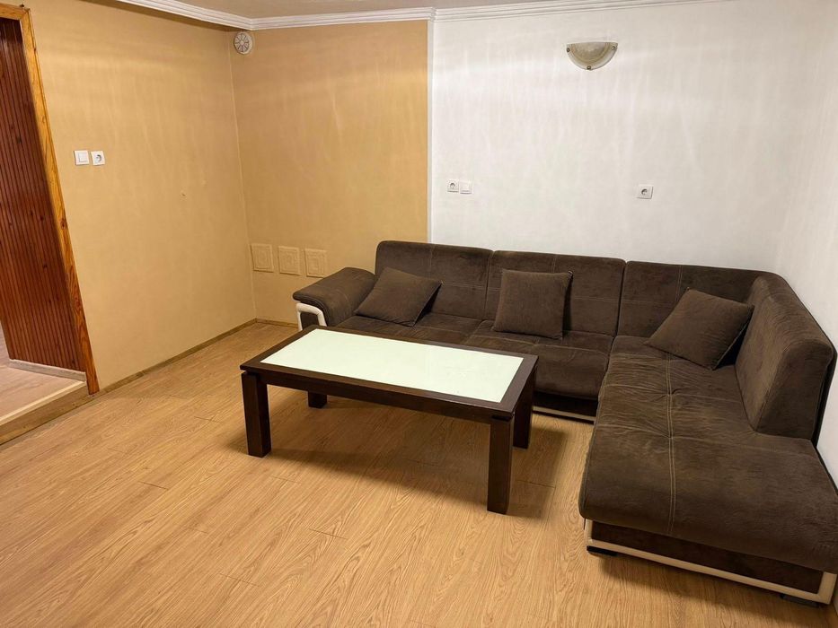 Етаж от къща под наем в кв. Коматево