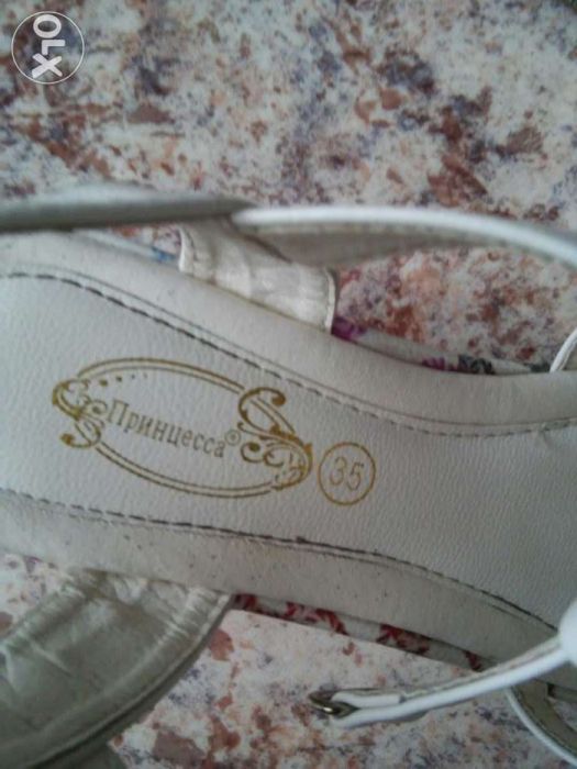 Продаю детские сандали