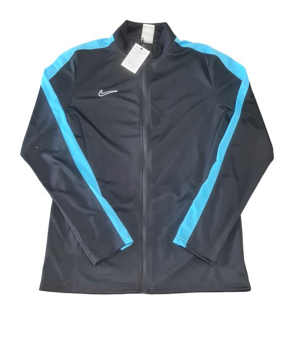 Мъжки Екип Nike

Чисто нов с етикети.

Размер M

Цена 109 лв.