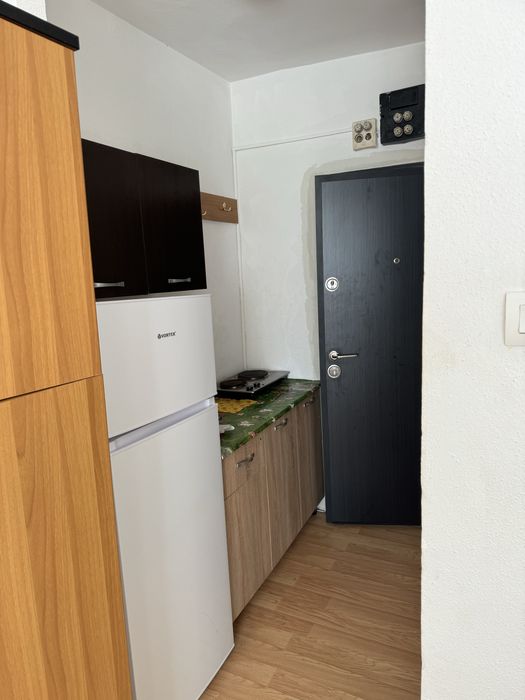 Inchiriez 1 cam, Piata Centrala, et.2, CT, 1100 lei