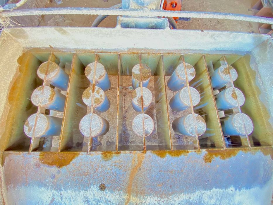 Shlakablok quyish qolibi