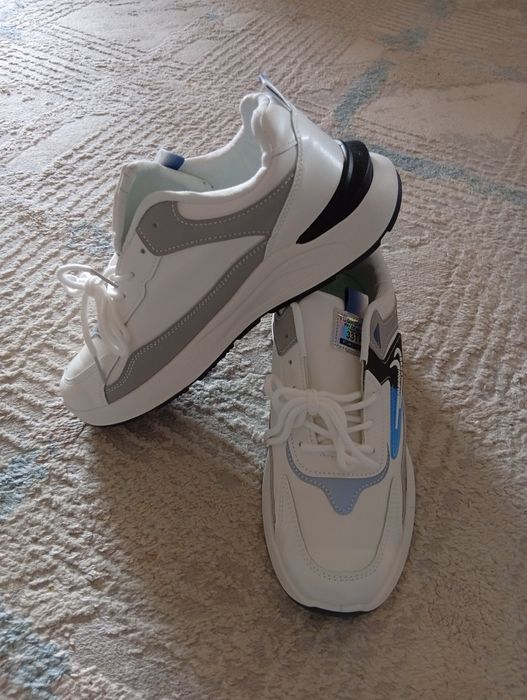 Кросовки новые продам