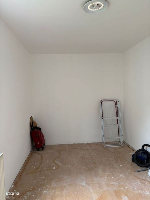Dâmbu – Apartament 3 camere, etaj 2/4, balcon