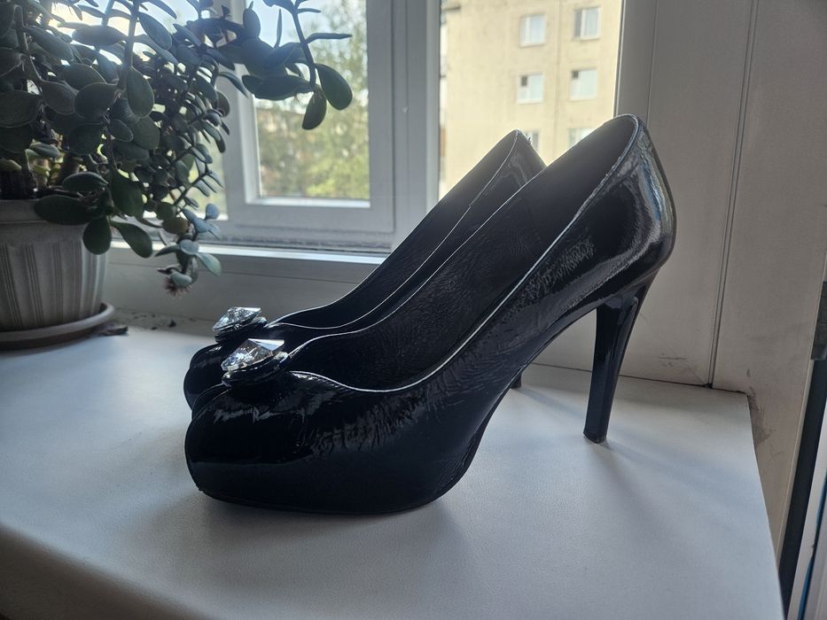 Туфли на высоком каблуке