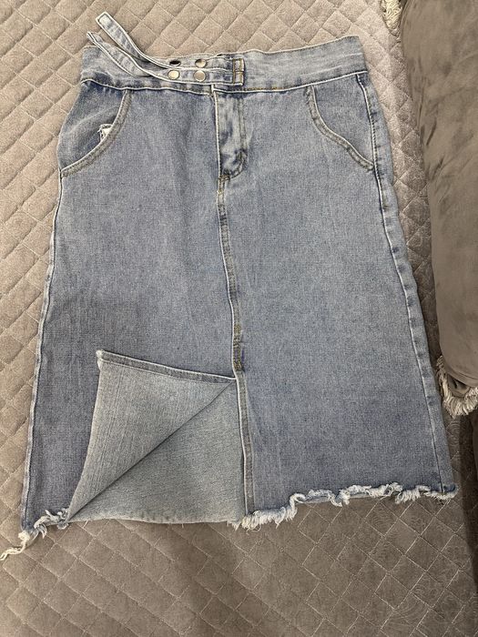 Джинсовая юбка ниже колен