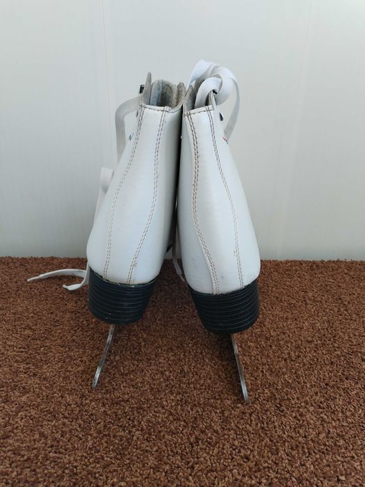 Коньки фигурные отличные