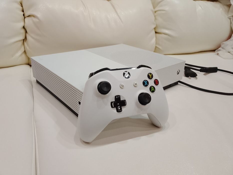 Продам Xbox one s 1 Tb