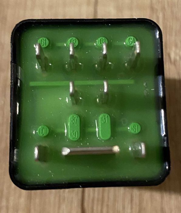 Releu VAG bujii 527 cod 04L907282B