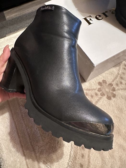 Продам  ботильоны осень