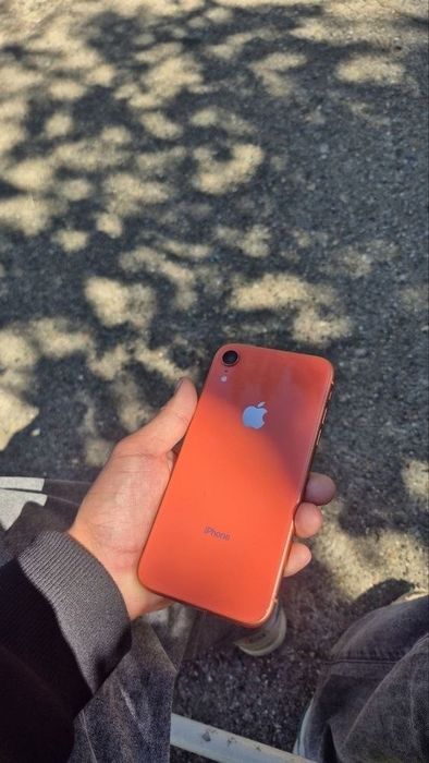 Продам IPhone XR