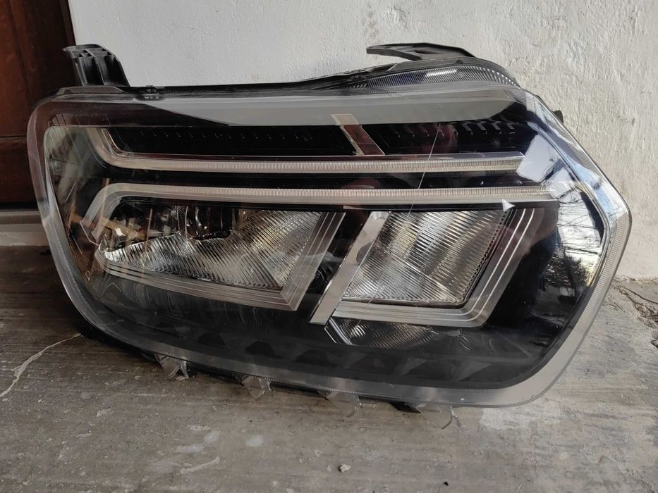 Фар Dacia Duster LED десен / Фар Дачиа Дъстър Оригиналнен