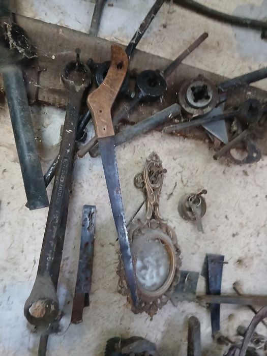 Продавам инструменти