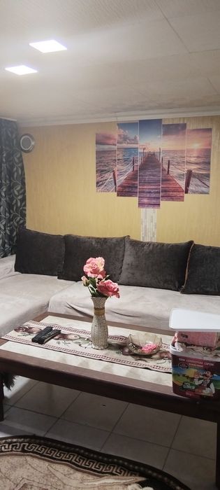 Къща в кв Байкушева махала малка кокетна на два етажа с вътрешни стълб