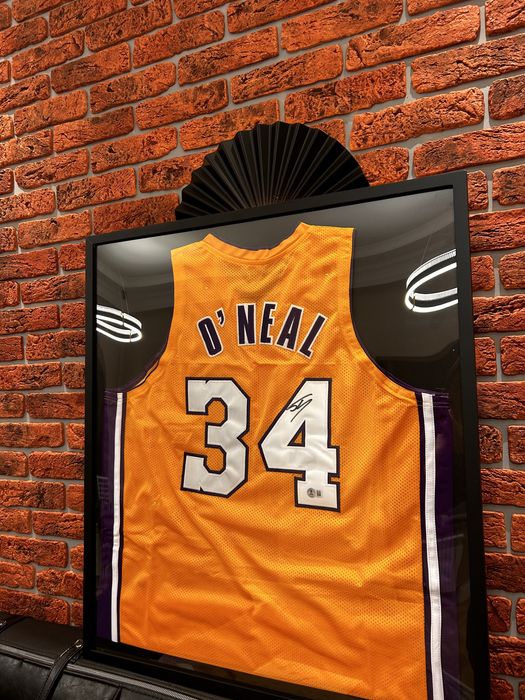 Подписанная джерси Шакила О’Нила с сертификатом подлинности