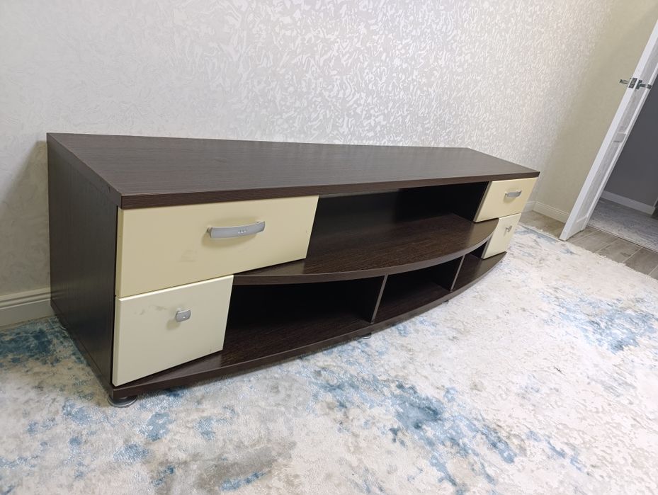 Продам тумбу под телевизор