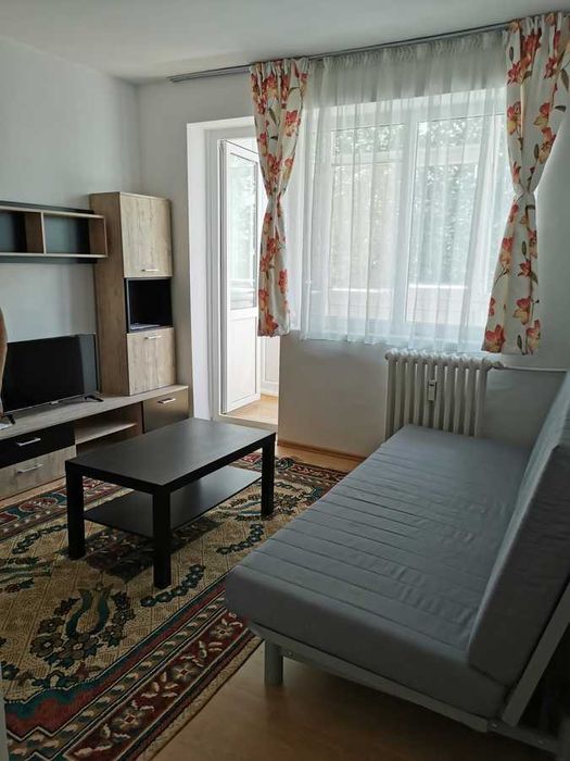 Garsoniera Trapezului, metrou 1 Decembrie