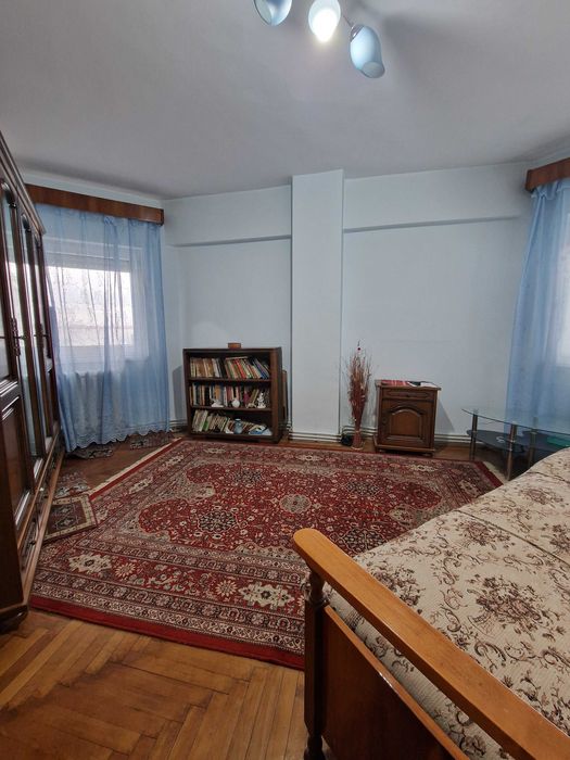 Persoana fizica vand apartament 3 camere ,central Alba Iulia