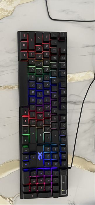 Продаю абсолютно новую игровую клавиатуру в комплекте с мышкой