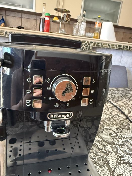Expresor de cafea DeLonghi Magnifica S
