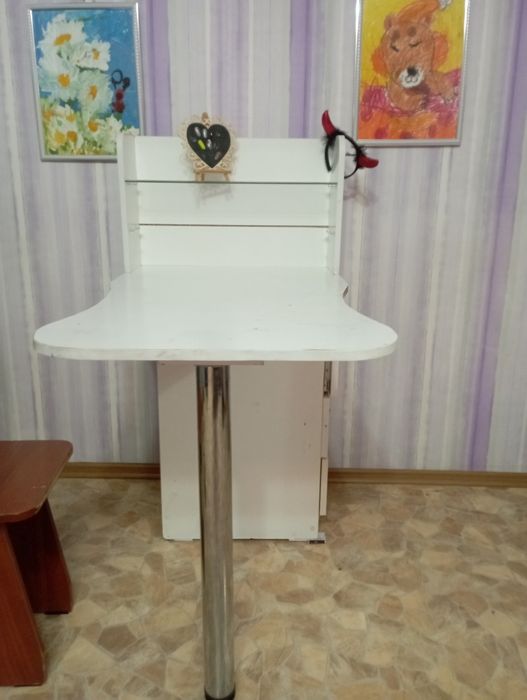 Продается маникюрный стол
