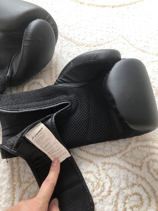 Боксерский перчатка