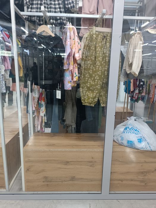 Офисная мебель для детской одежды