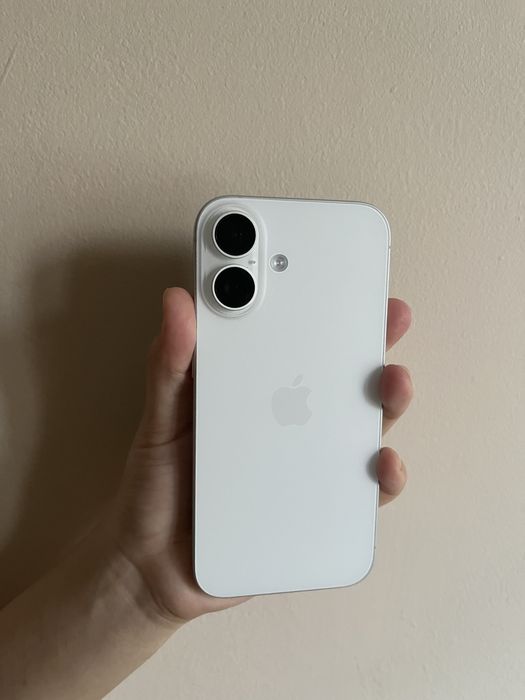 Iphone 16 белого цвета