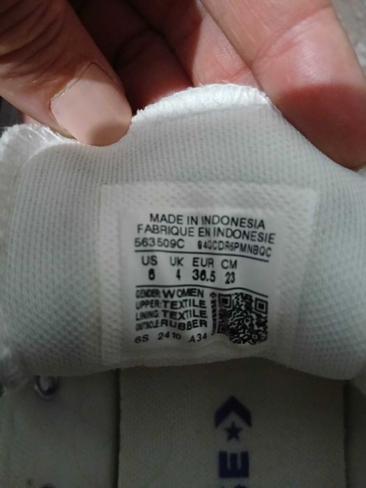 Vand teniși conversi