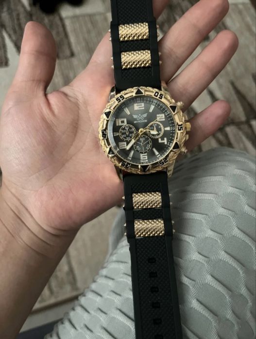 Nou ceas superb barbatesc curea reglabila, pus in functiune pt proba.