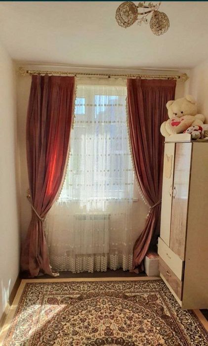 Янги хаёт метро 3 бекат ёнида 3/2/7 тезда сотилади 65000$