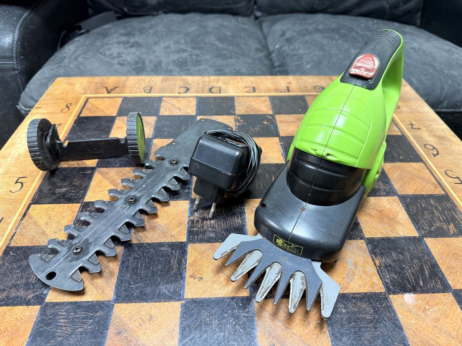 Акумулаторна ножица за трева и храсти