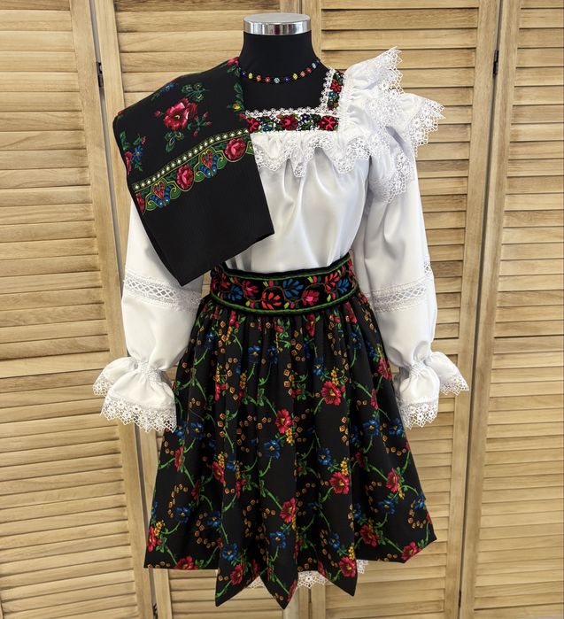 Costum traditional/popular de Maramures pentru femei autentic complet