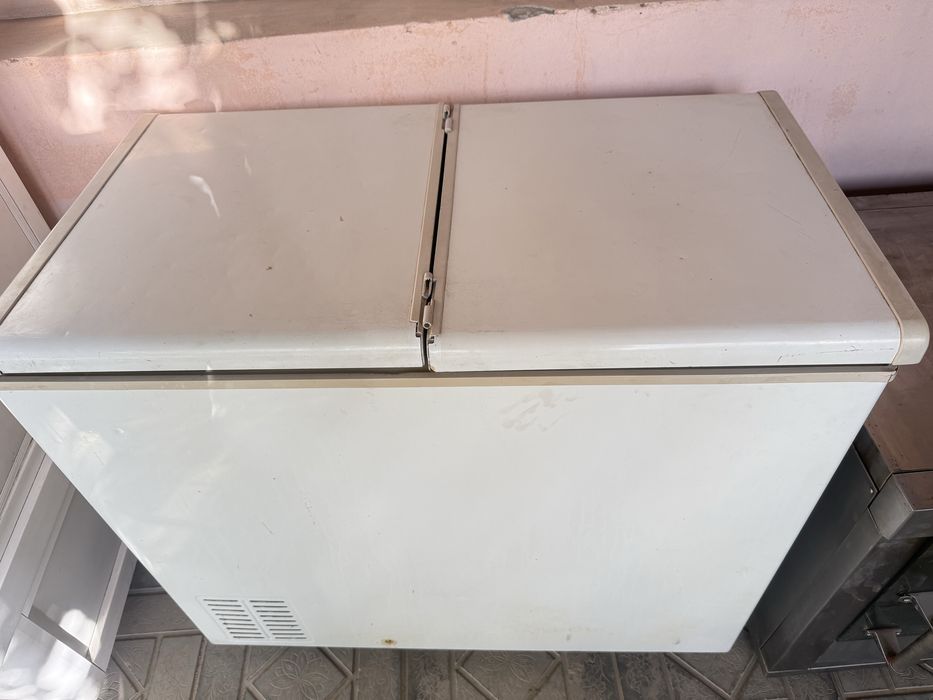 Морозильник б/у сотилади