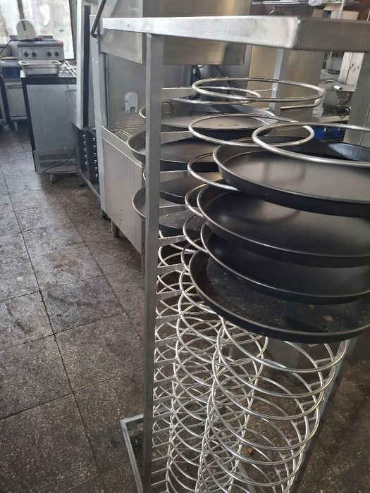 Количка за чинии/ тави за пица