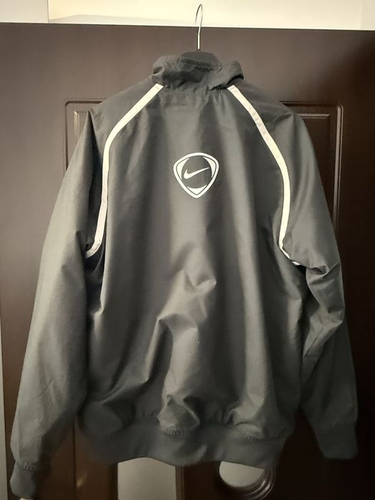 Geaca Nike cu doua fețe