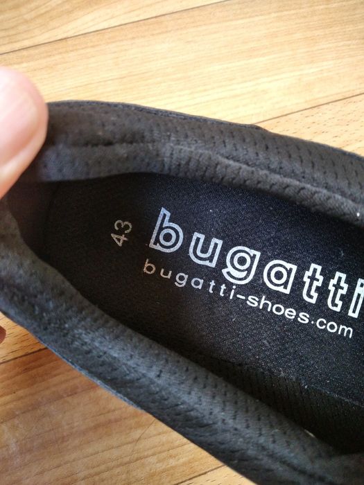 Кроссовки кожаные Вugatti разм 43,