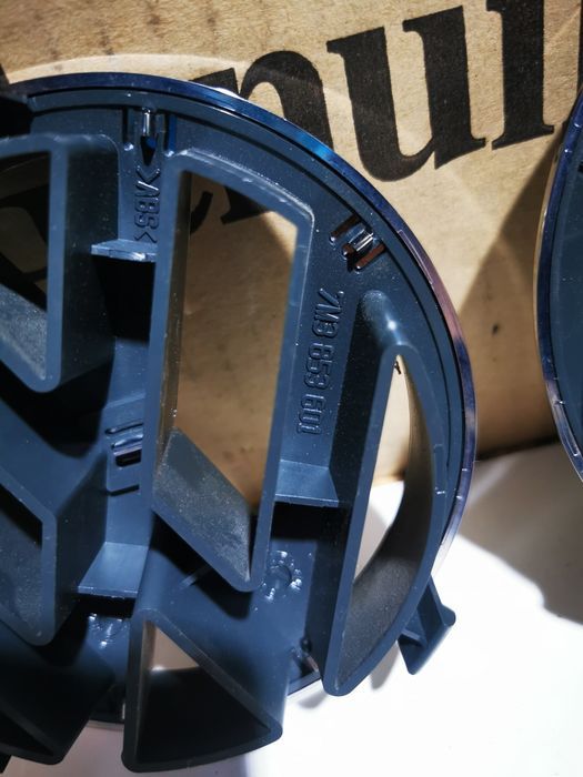 emblema noua originala grila fata

volkswagen passat sharan lt