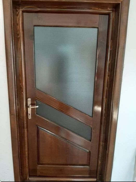 Uși interior din lemn masiv pe comandă