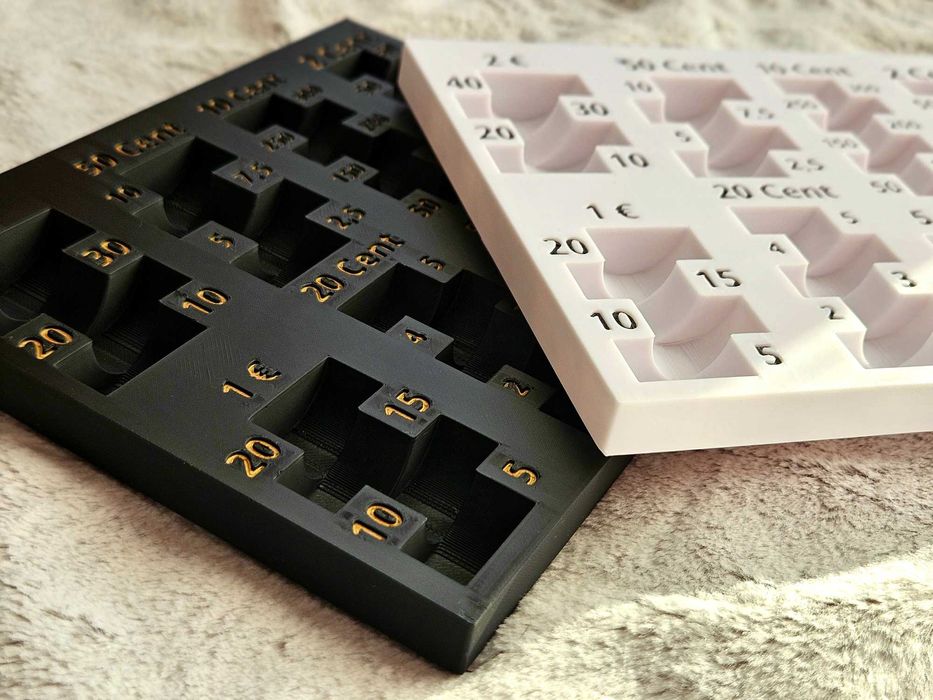 Компактен малък Евро монетник. Compact and small euro coins tray