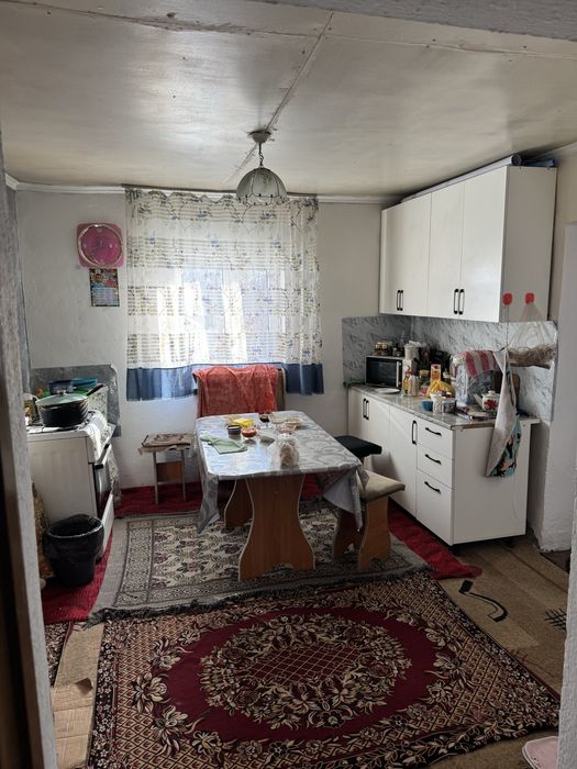 Үй сатылады кең аумағымен