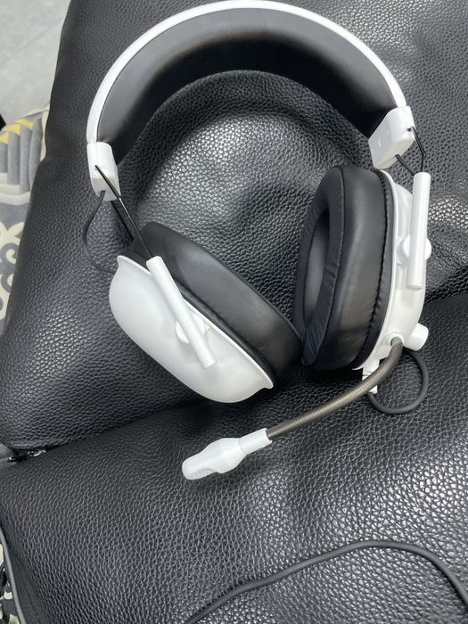 Наушники RAZER белыйе