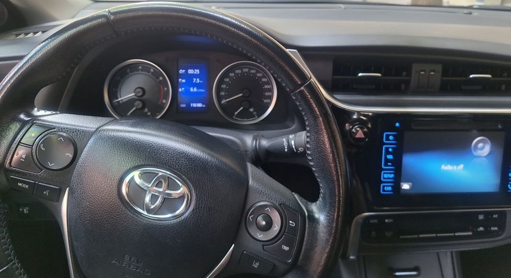 Toyota Corolla, съхраняван в гараж