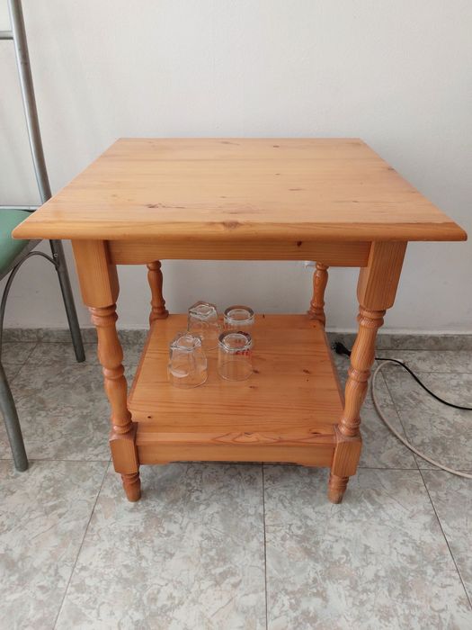 Спални и легла с матраци, маси-тоалетки от чам масив