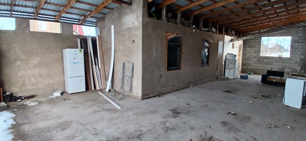 Участок с дачи во дворе магазин