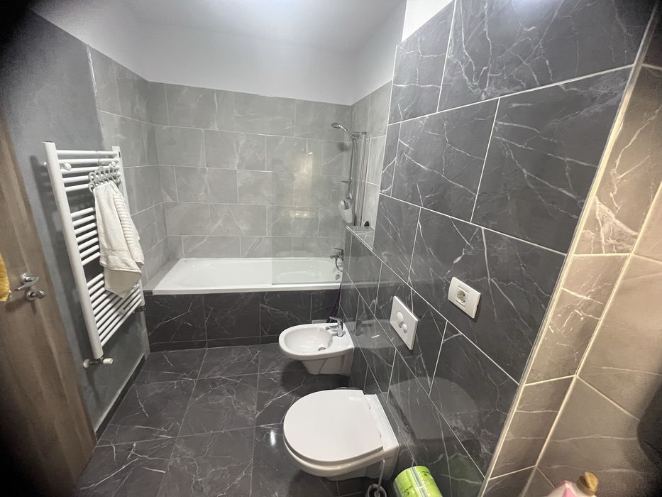 Inchiriez Ap 2 camere , 65 m2 , bloc nou , garaj privat   subsol