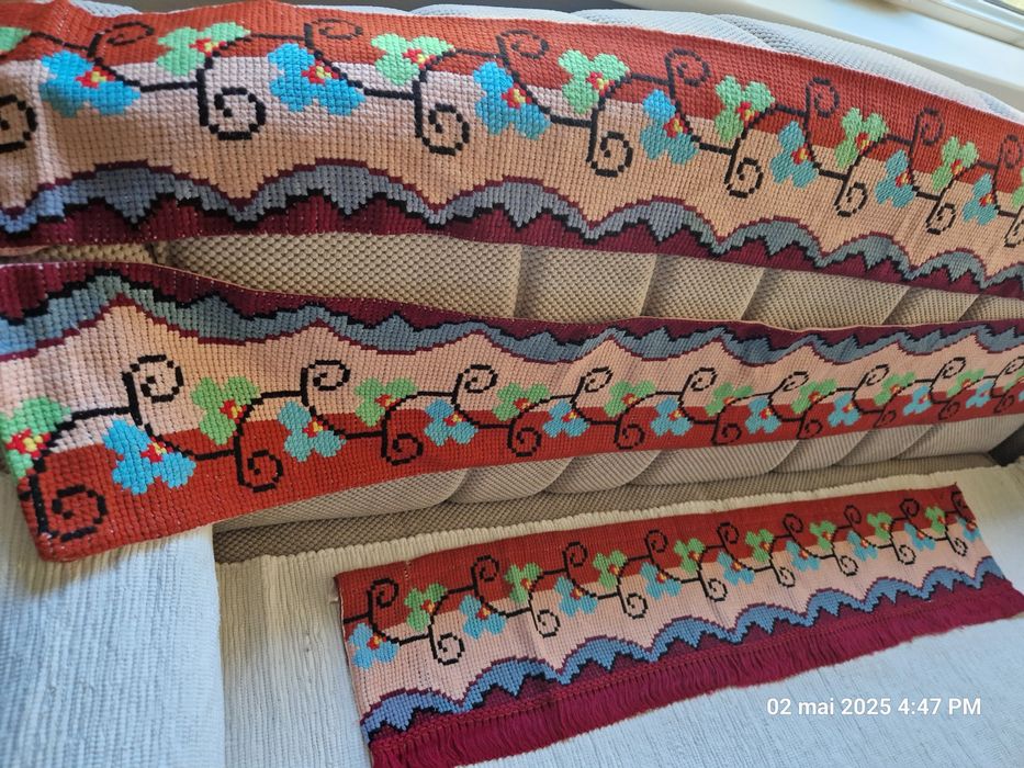 Draperii traditionale cusute manual